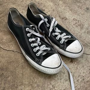 Black low top convers